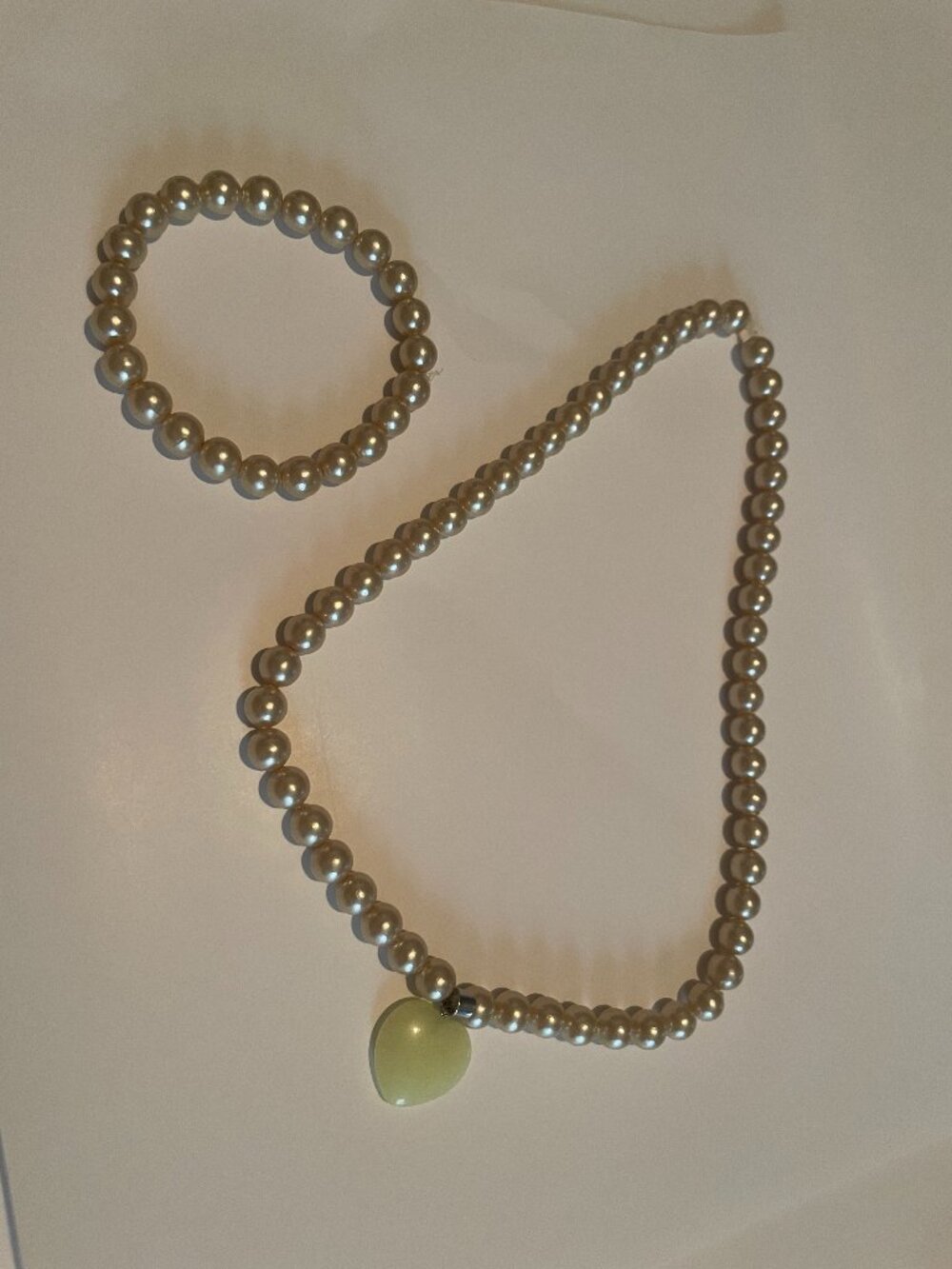 Necklace and bracelet set made from vintage faux pearl beads elastic no clasp